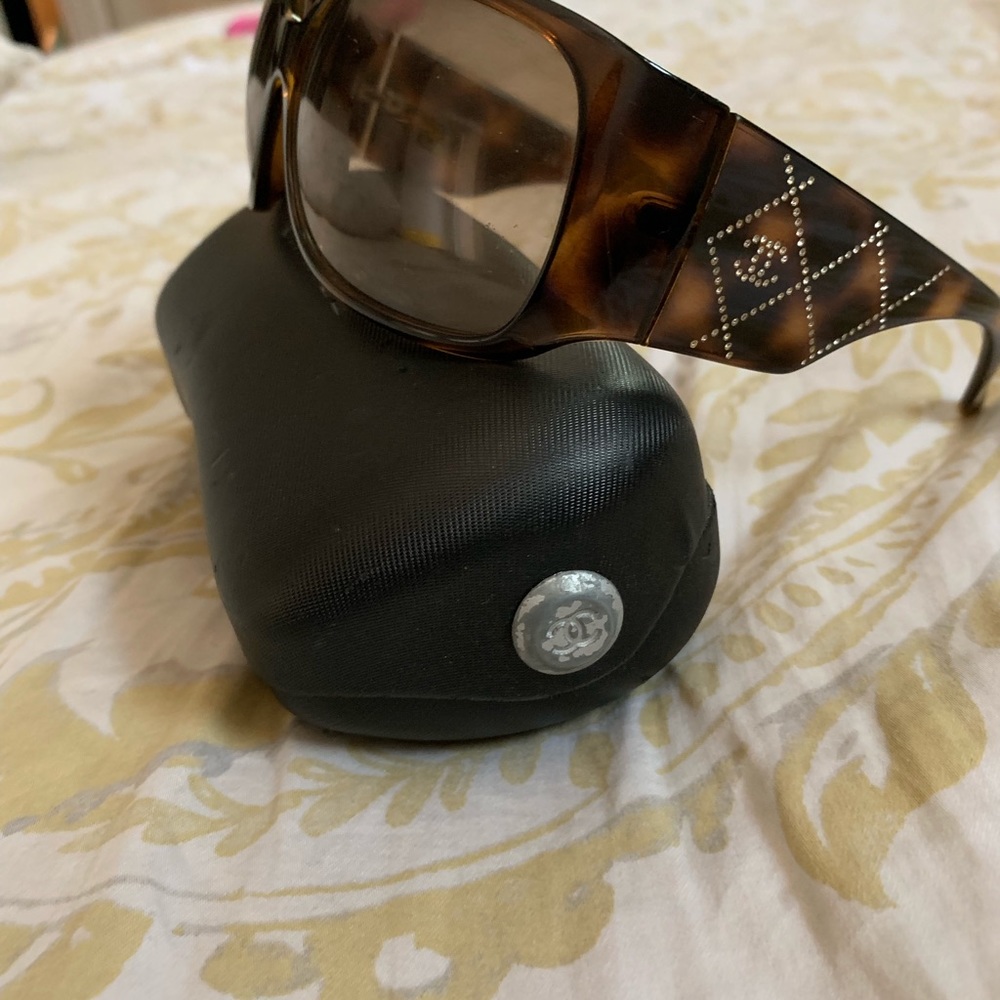 CHANEL sunglasses - Picture 2 of 6